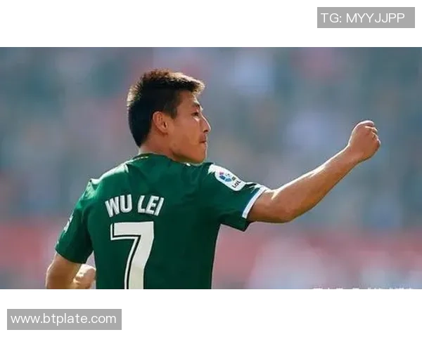 足球巨星低谷时刻：从巅峰到低谷的蜕变与重生之路